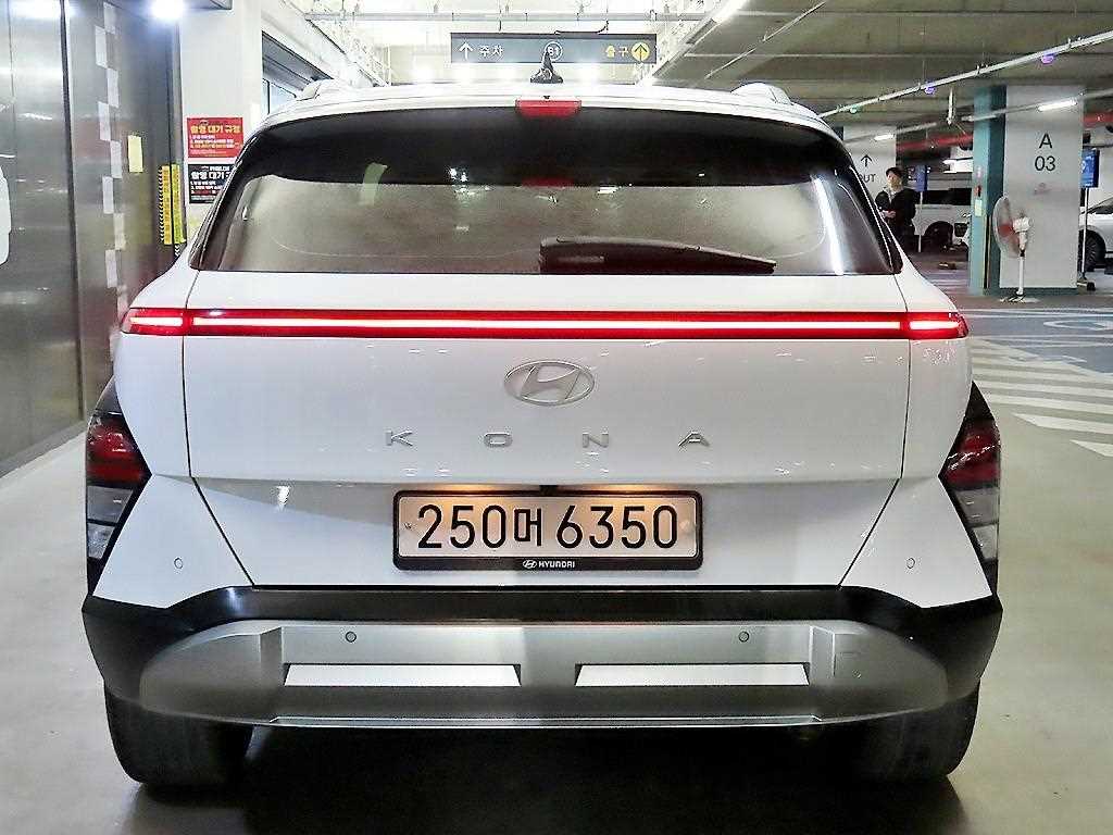 HYUNDAI Kona - Vista 5