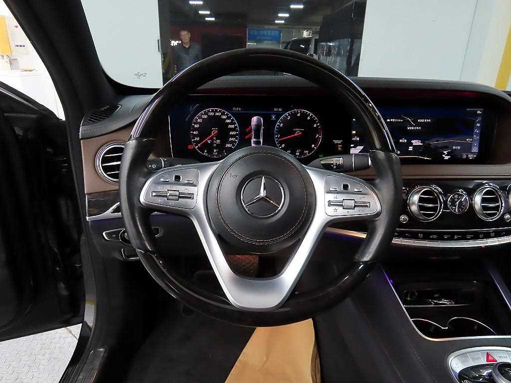 Mercedes Benz S Class - Vista 9