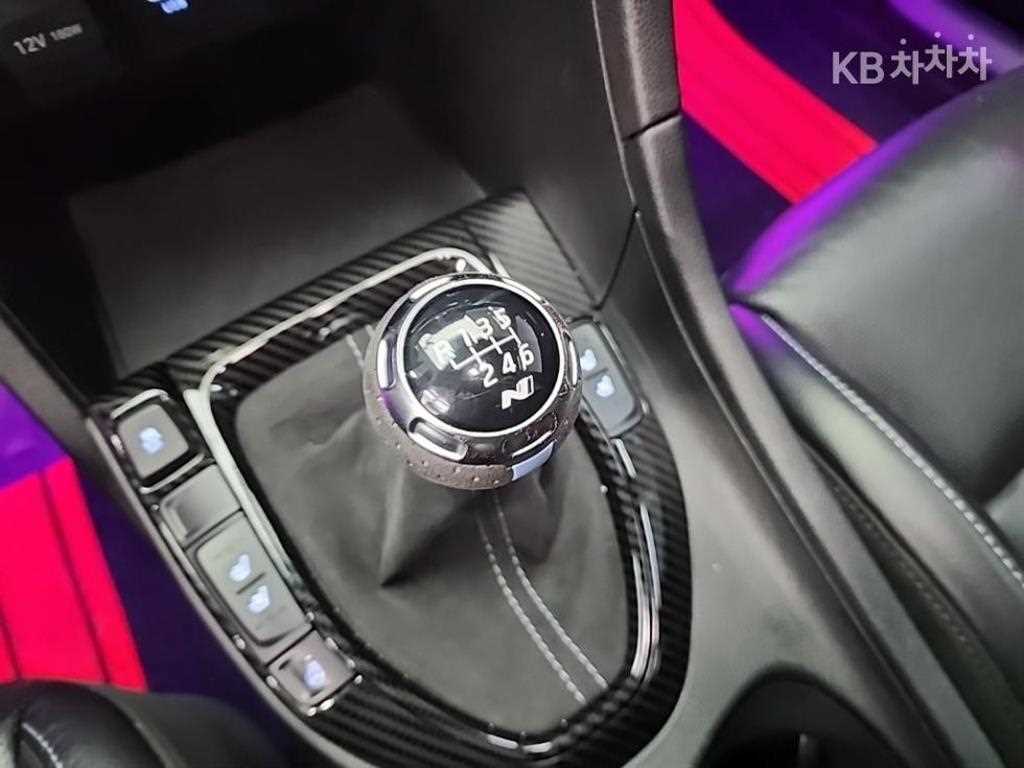 HYUNDAI Veloster - Vista 8