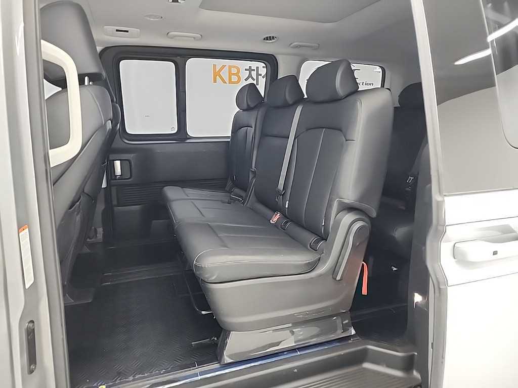 HYUNDAI Staria - Vista 12