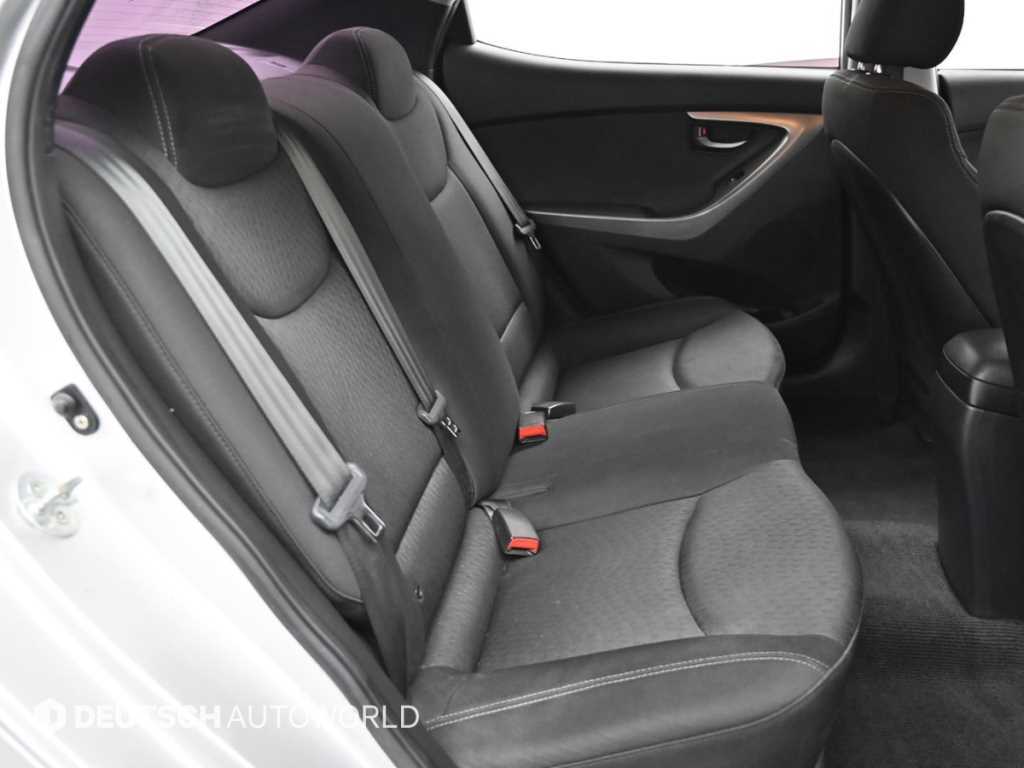 HYUNDAI Avante - Vista 12