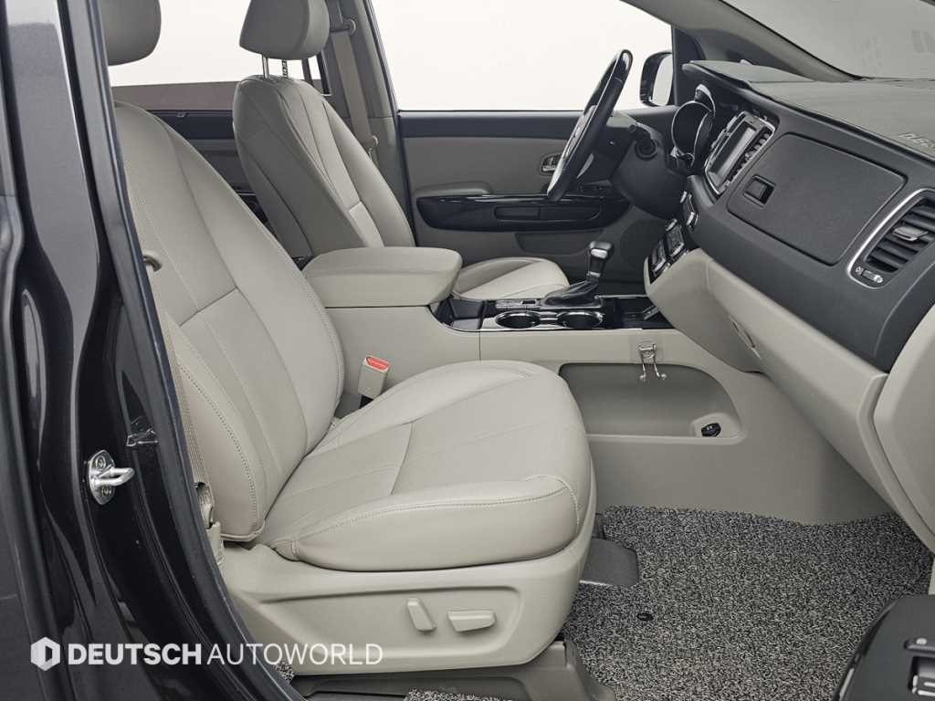 KIA Carnival - Vista 10