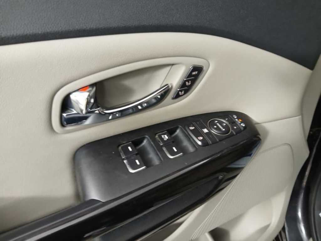 KIA Carnival - Vista 10