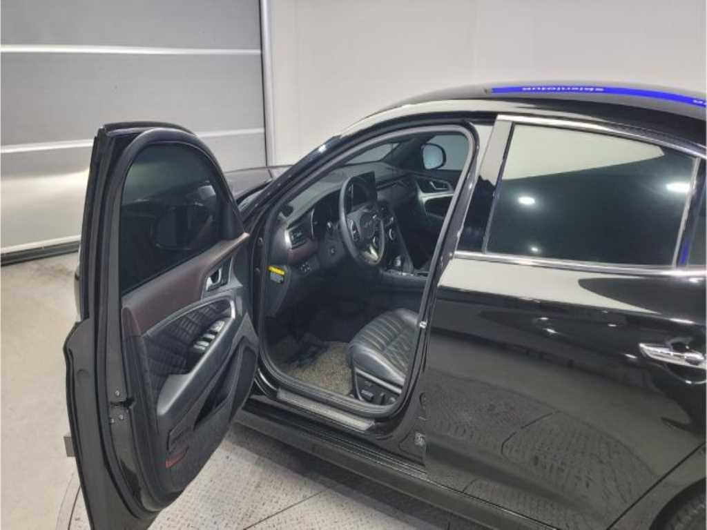 Genesis G70 - Vista 5