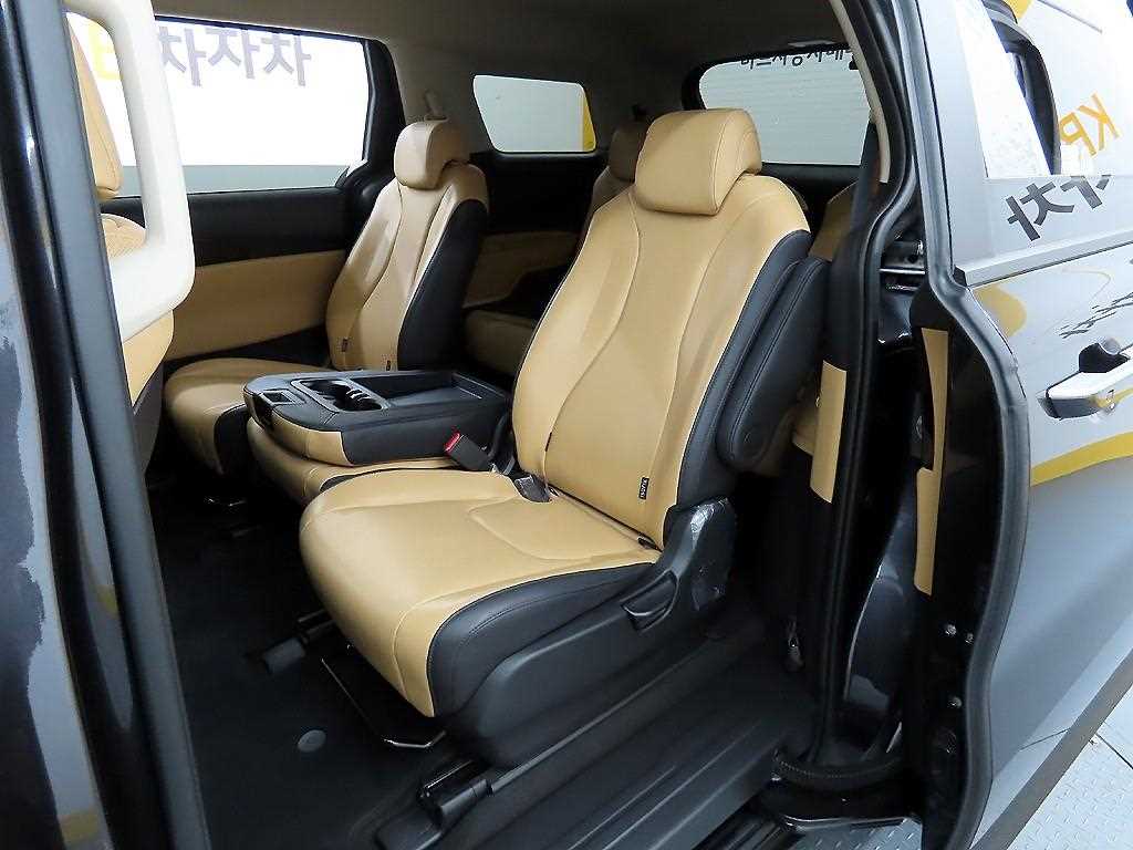 KIA Carnival - Vista 6