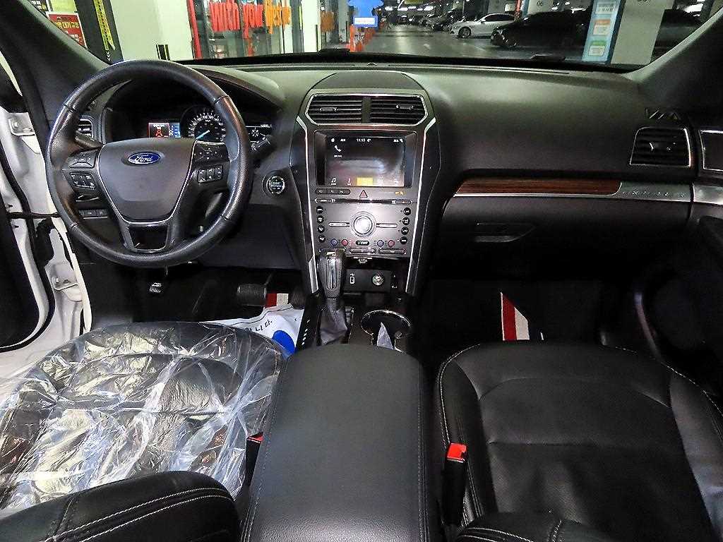 Ford Explorer - Vista 10