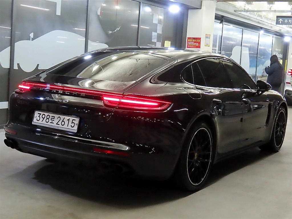Porsche Panamera - Vista 4