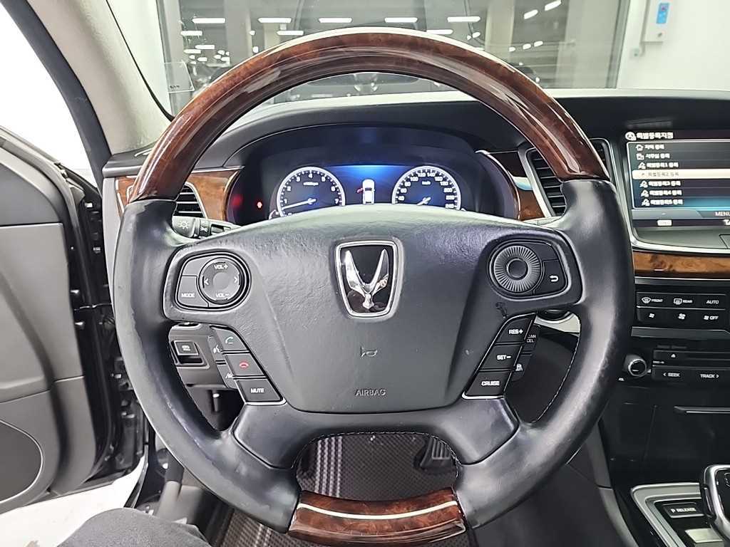 HYUNDAI Equus - Vista 9