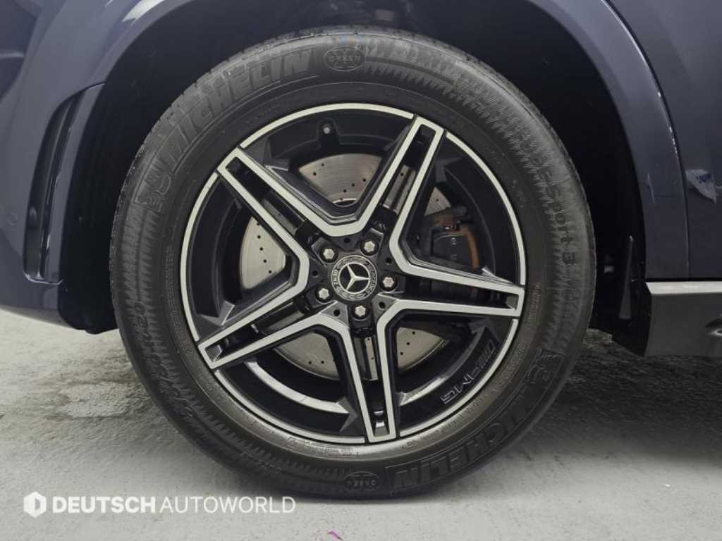 Mercedes Benz GLE Class - Vista 5