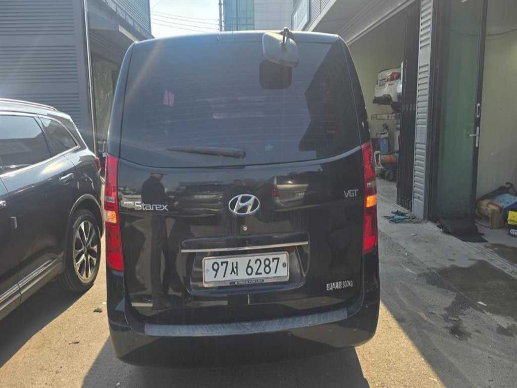 HYUNDAI Starex - Vista 5
