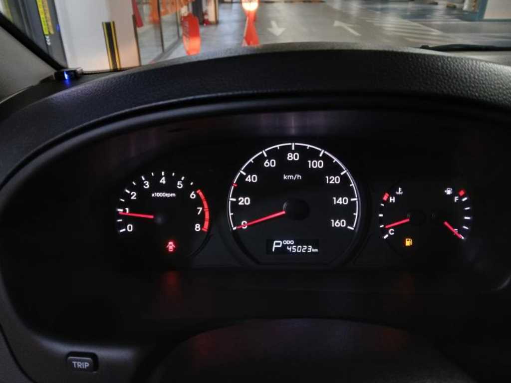 HYUNDAI Starex - Vista 8