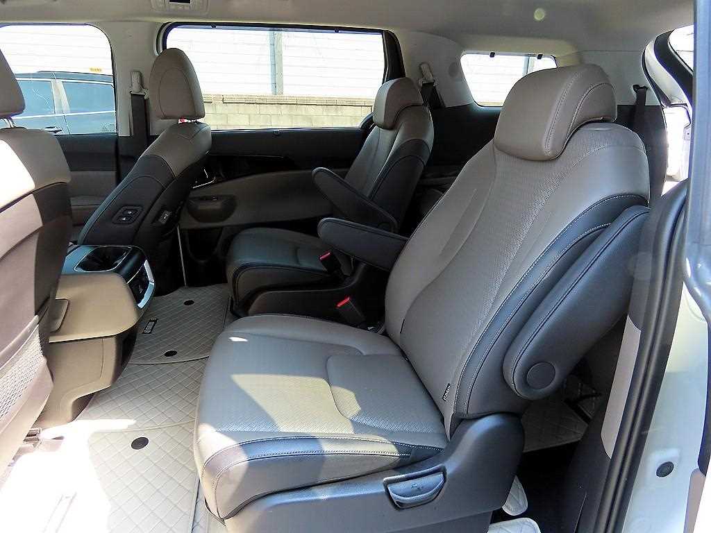 KIA Carnival - Vista 6