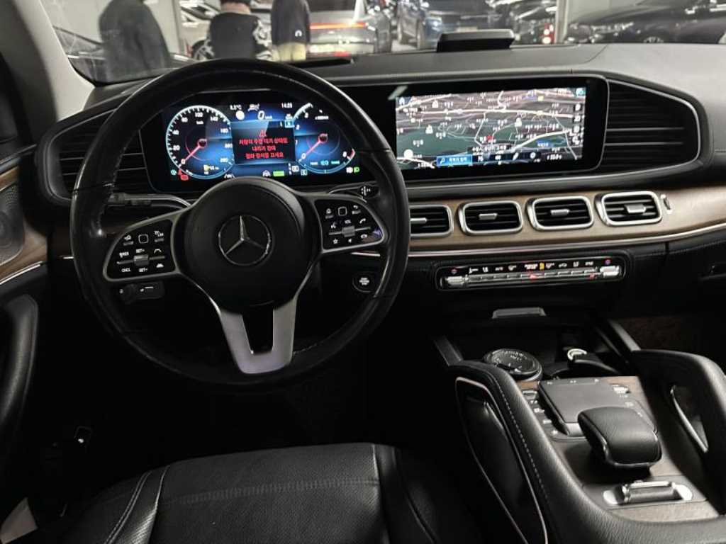 Mercedes Benz GLE Class - Vista 9