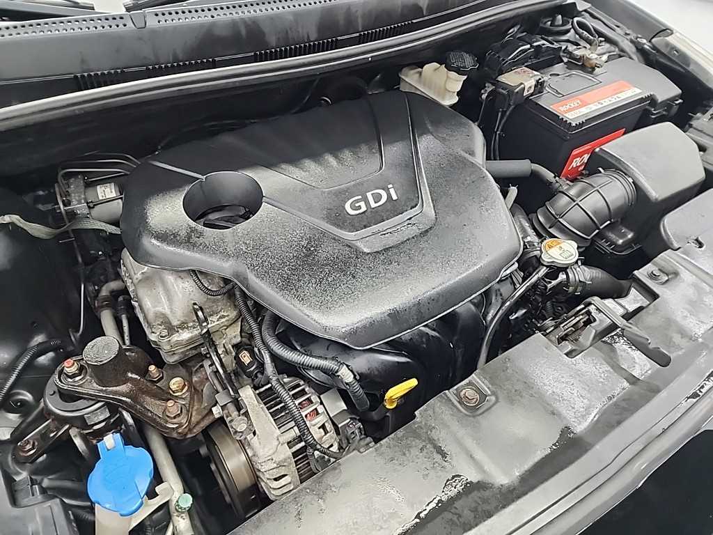 HYUNDAI Accent - Vista 5