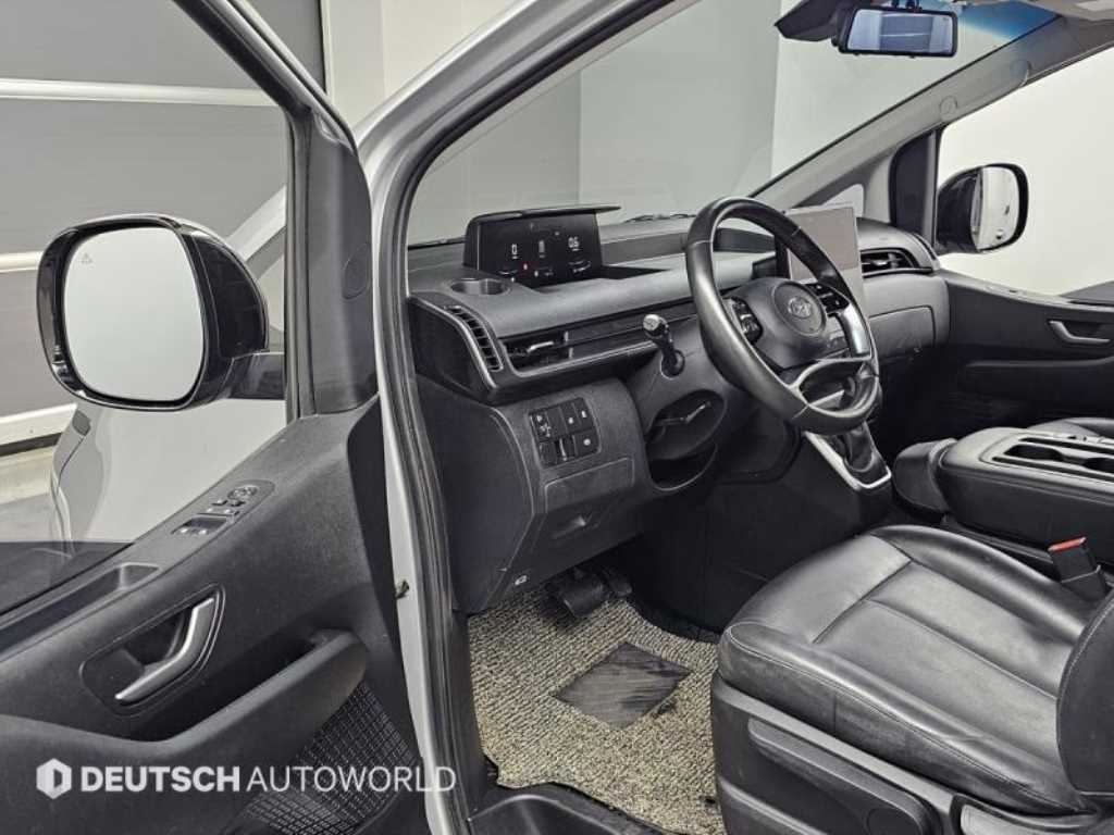 HYUNDAI Staria - Vista 11