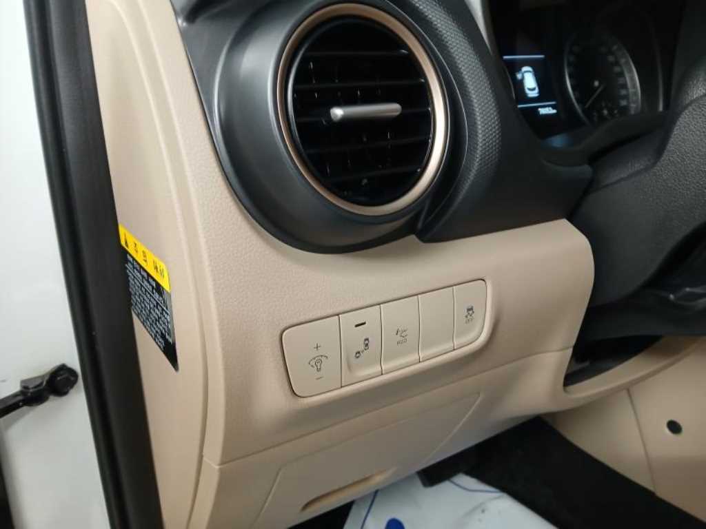 HYUNDAI Kona - Vista 11