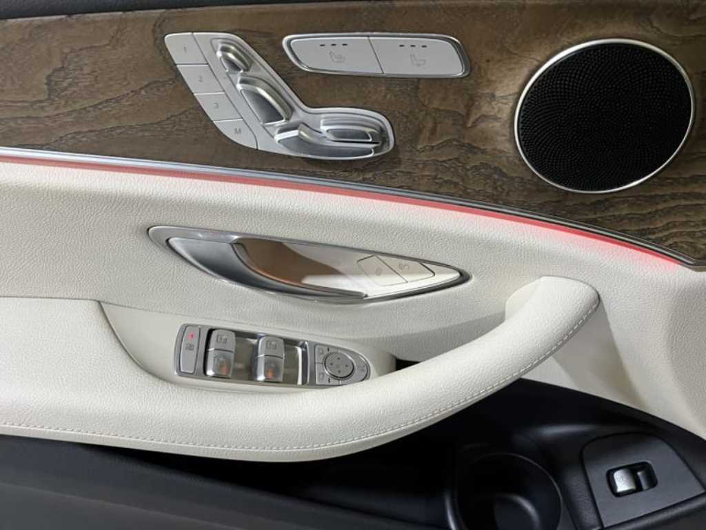 Mercedes Benz E class - Vista 10