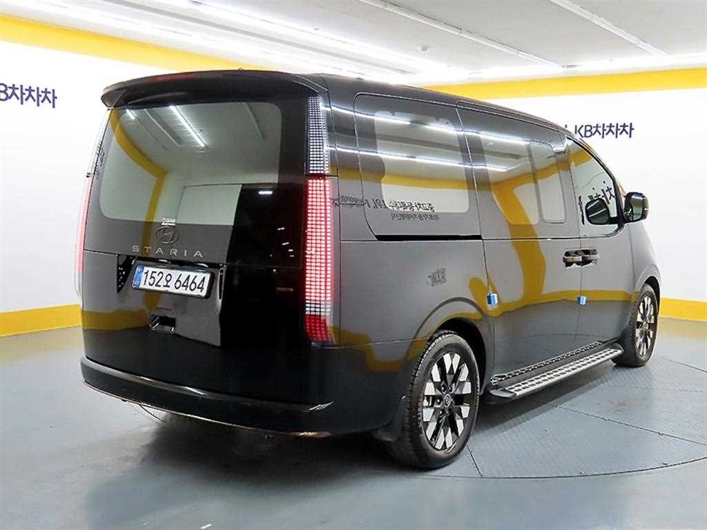 HYUNDAI Staria - Vista 4