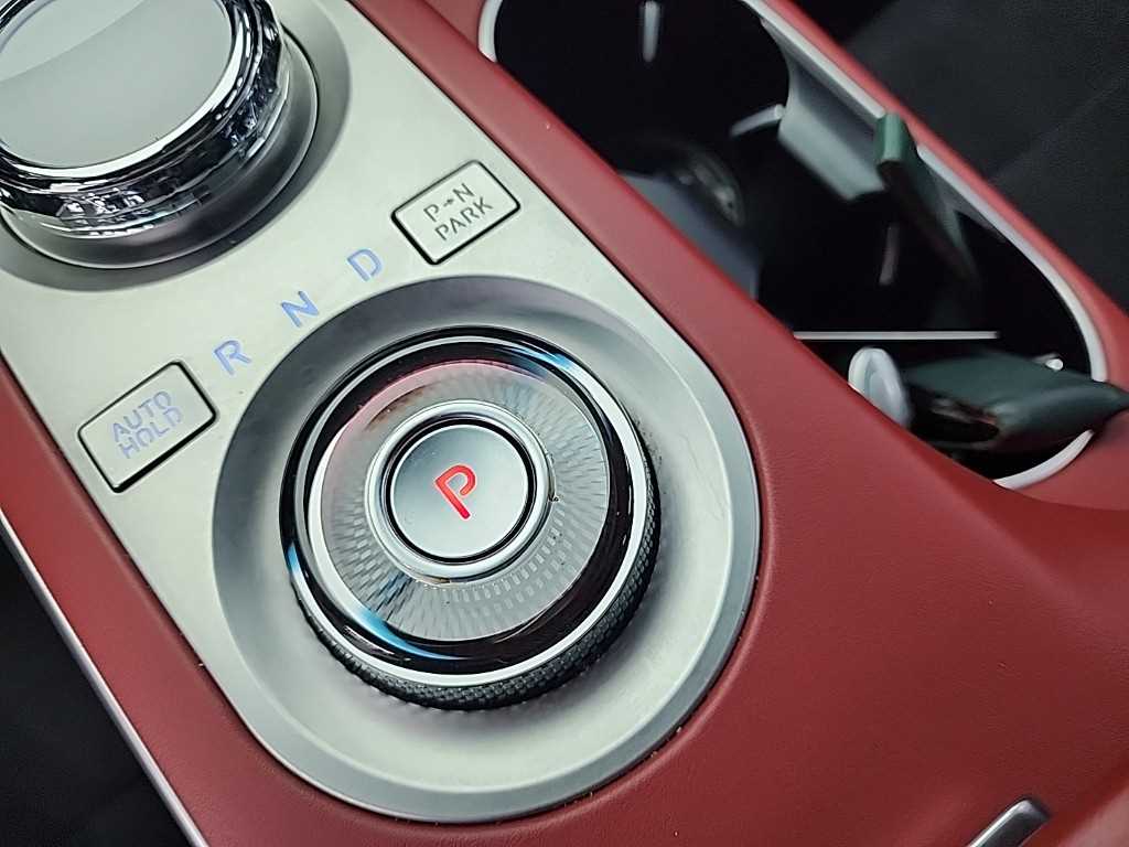 Genesis GV70 - Vista 8