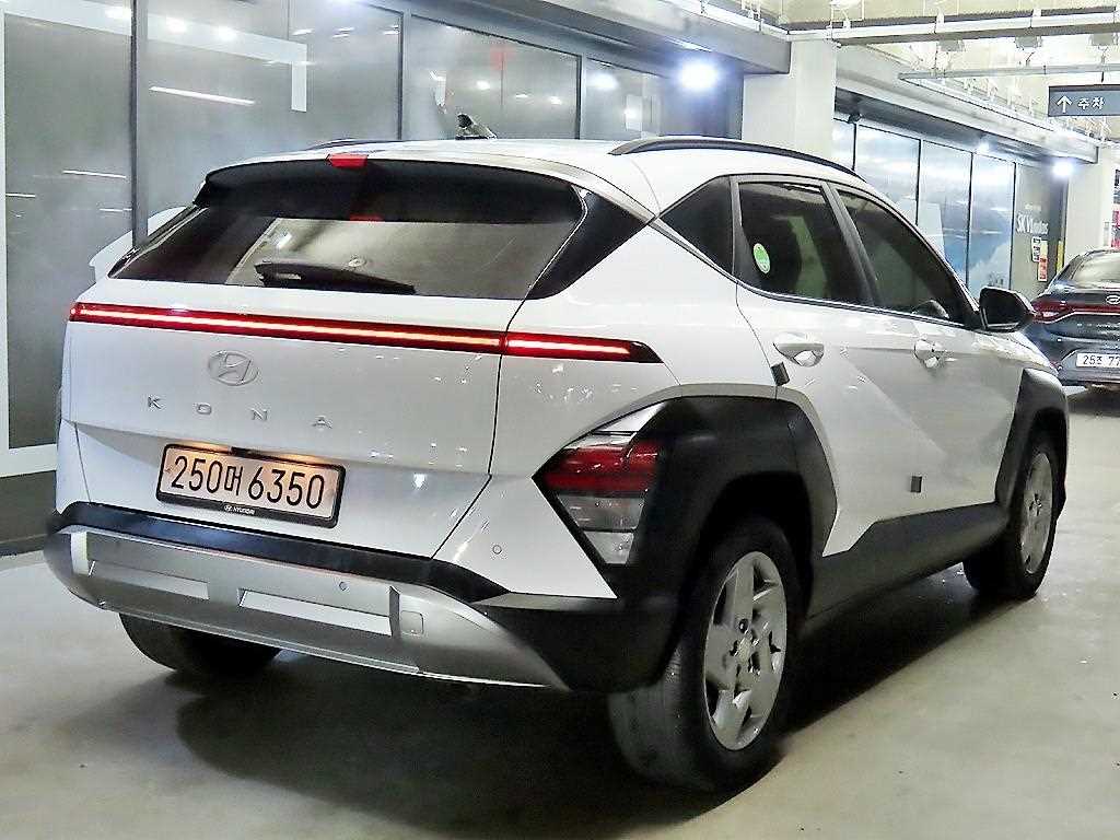 HYUNDAI Kona - Vista 4