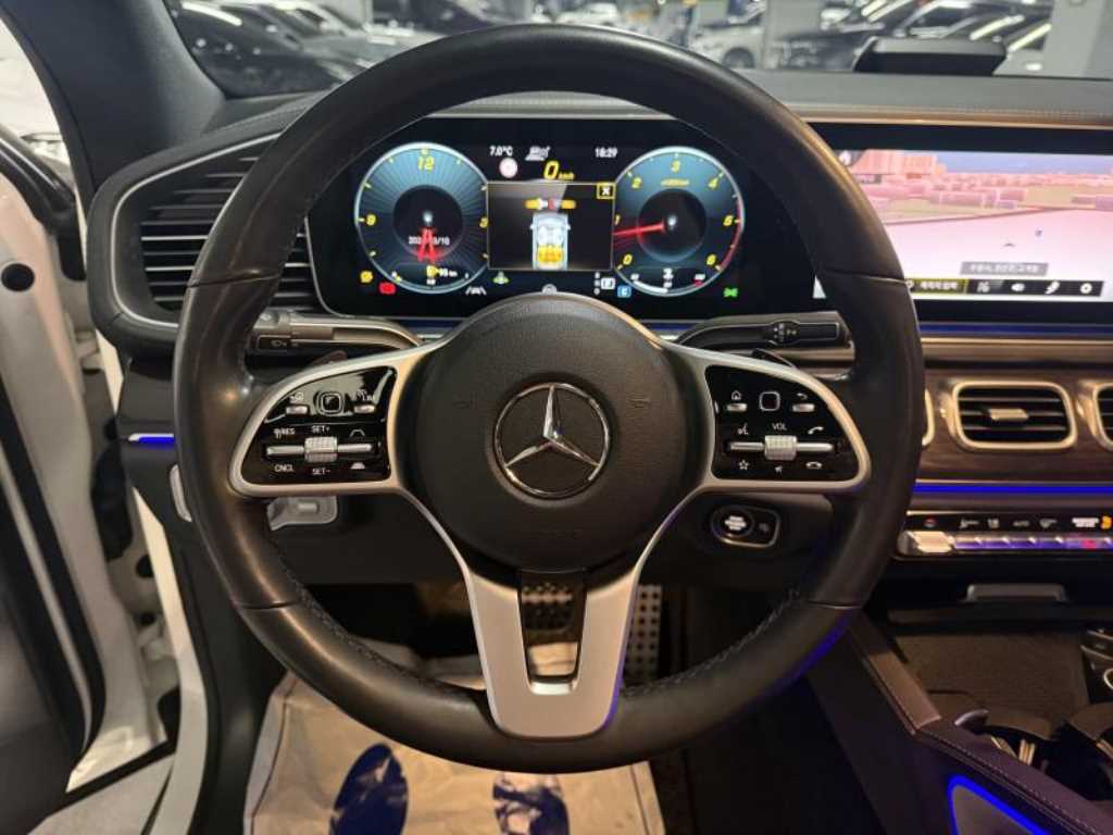 Mercedes Benz GLE Class - Vista 8