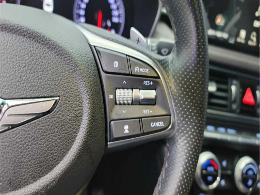 Genesis G70 - Vista 10