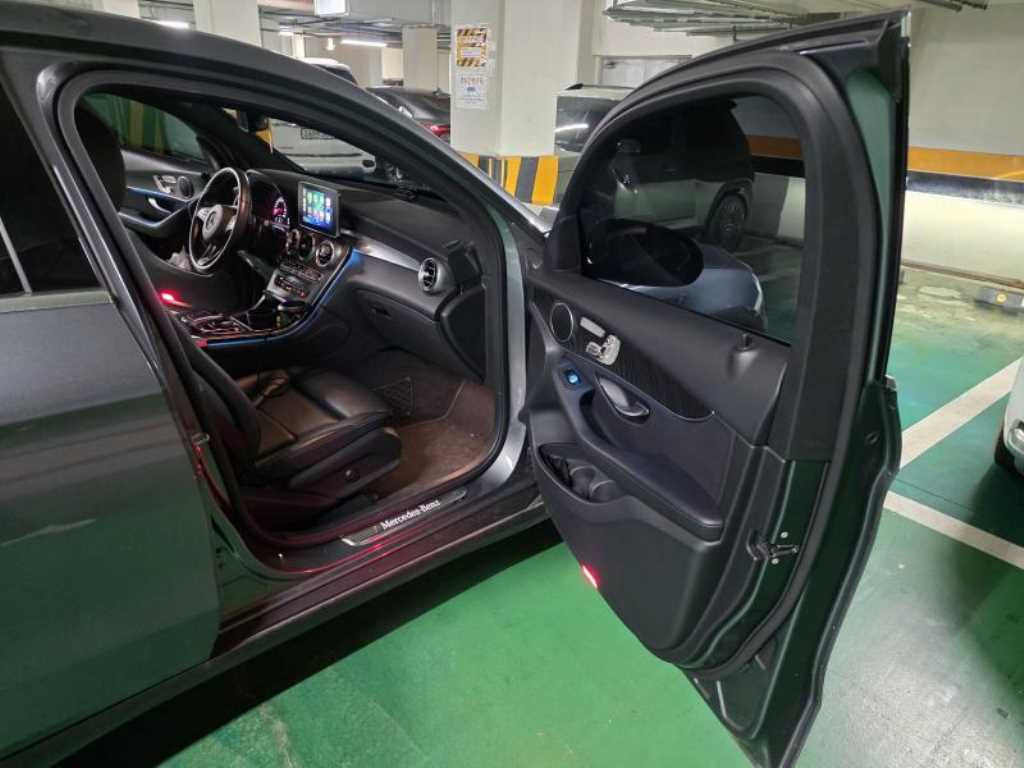 Mercedes Benz GLC Class - Vista 6