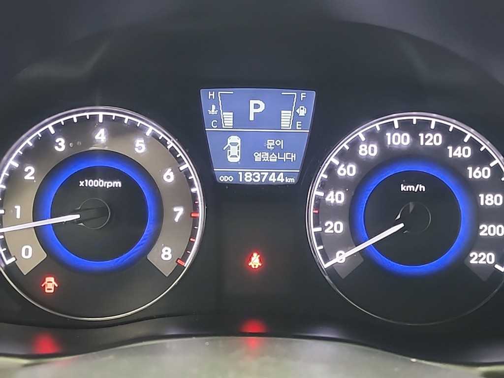 HYUNDAI Accent - Vista 6