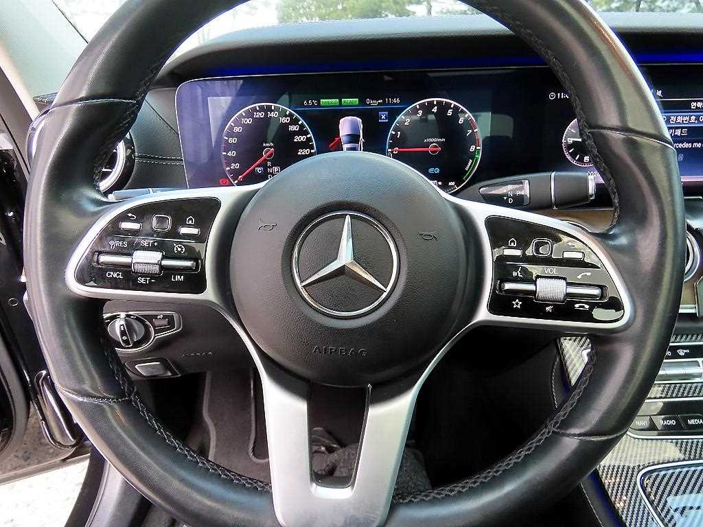 Mercedes Benz E class - Vista 8