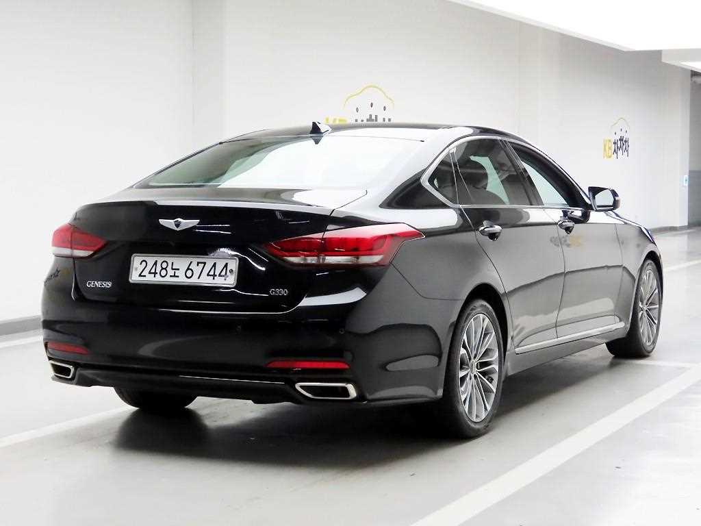 HYUNDAI Genesis - Vista 4