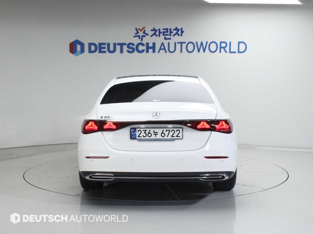 Mercedes Benz E class - Vista 4