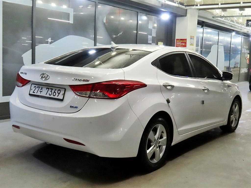 HYUNDAI Avante - Vista 4