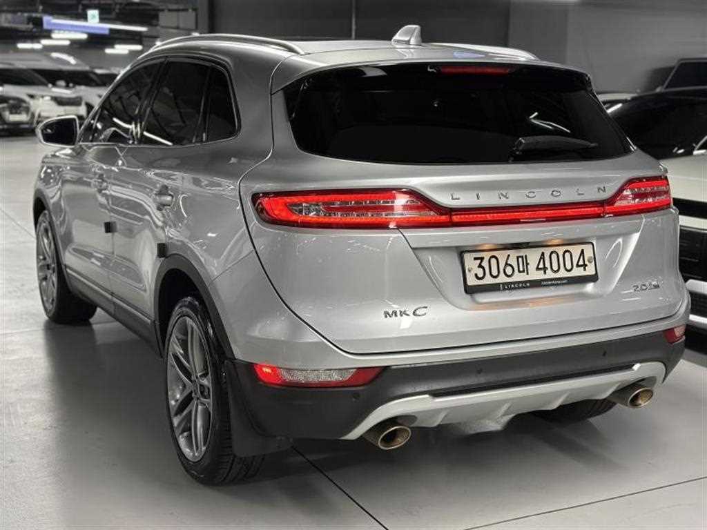 Lincoln MKC - Vista 4