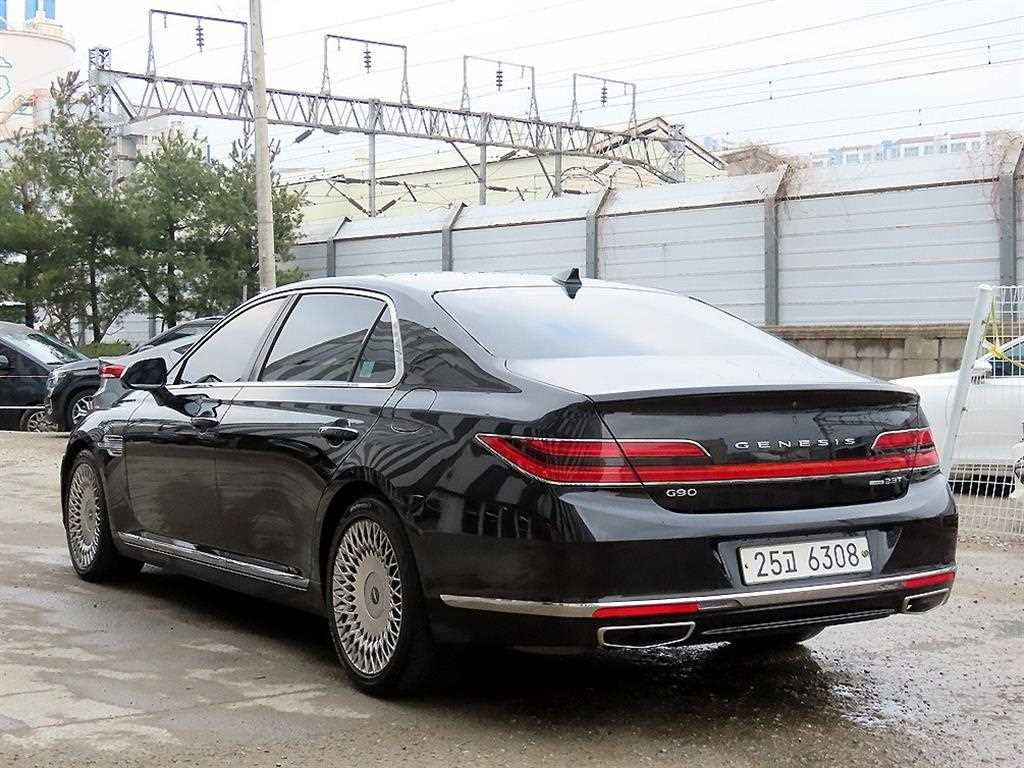 Genesis G90 - Vista 3