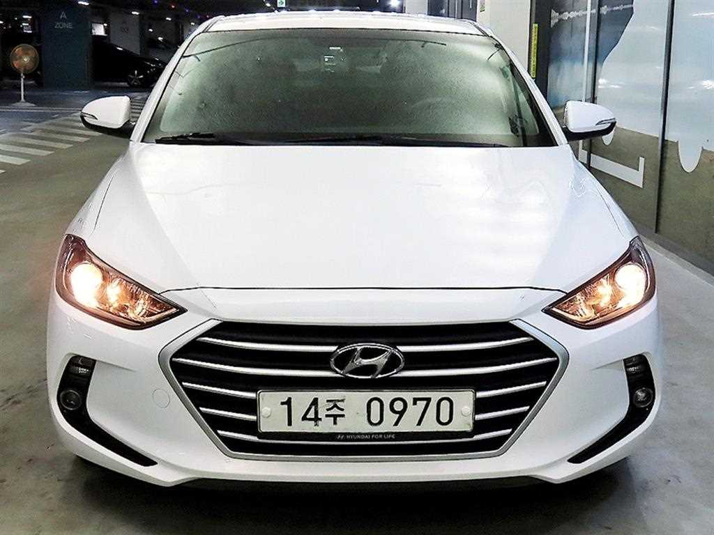 HYUNDAI Avante - Vista 2