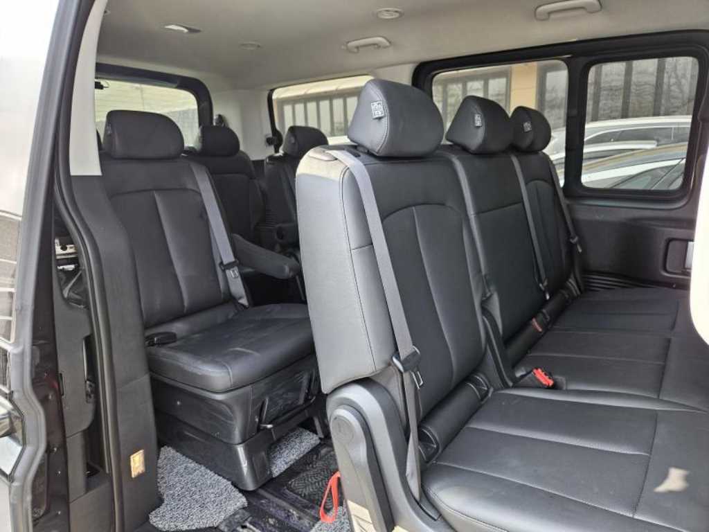 HYUNDAI Staria - Vista 8