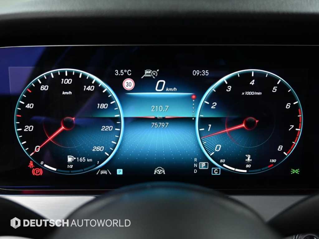 Mercedes Benz E class - Vista 8