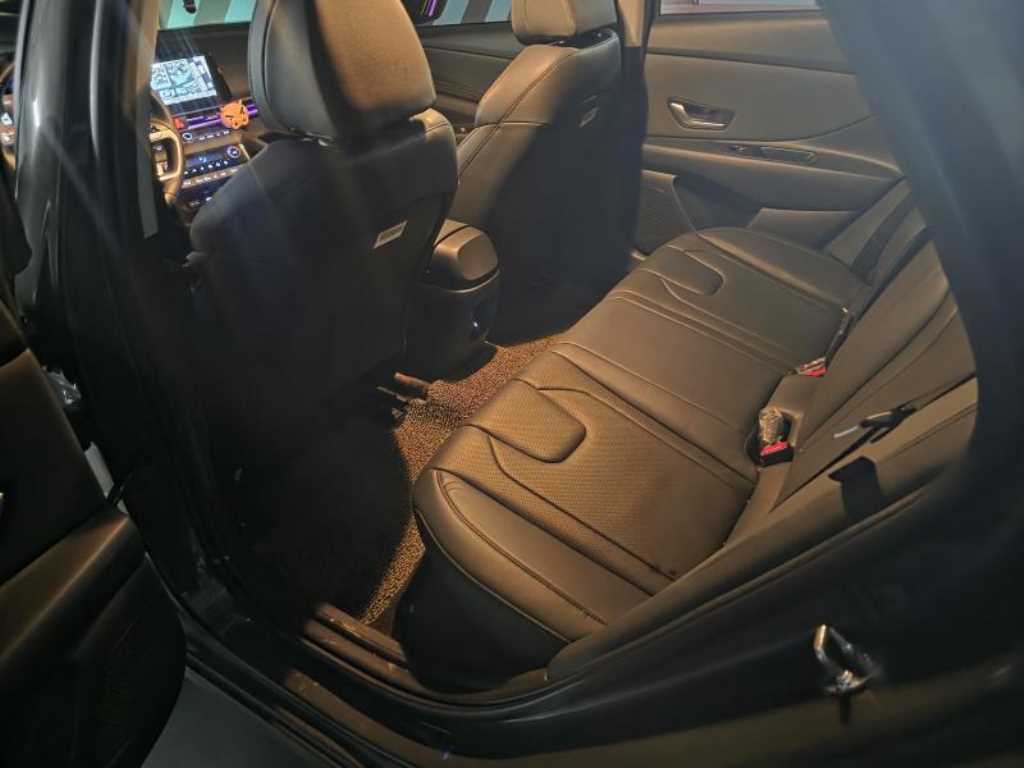 HYUNDAI Avante - Vista 12