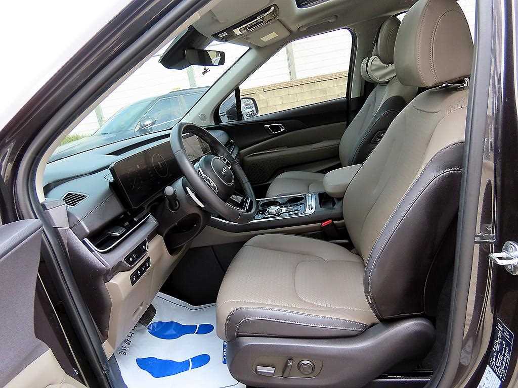 KIA Carnival - Vista 5