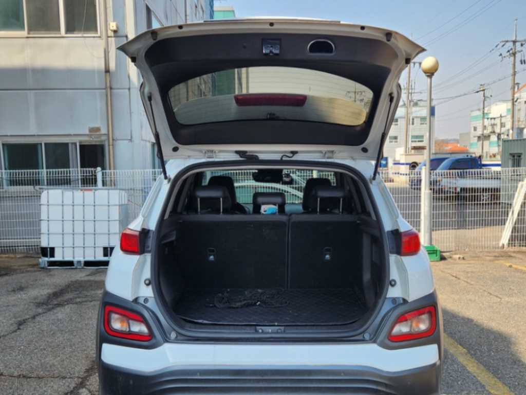 HYUNDAI Kona - Vista 5