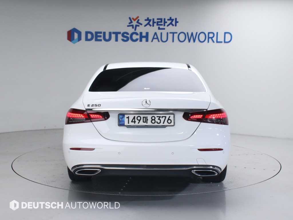 Mercedes Benz E class - Vista 4