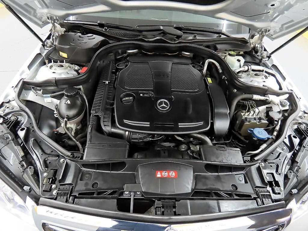 Mercedes Benz E class 2014 Plateado - Importación desde Corea - HF Imports Iquique - Foto 19