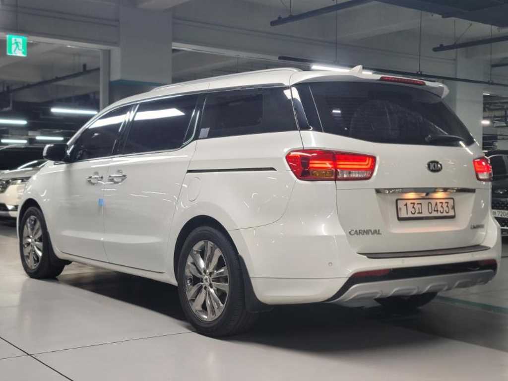 KIA Carnival - Vista 3