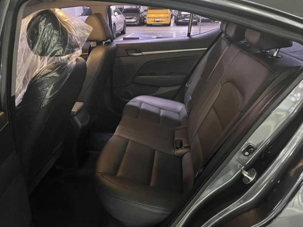 HYUNDAI Avante - Vista 6