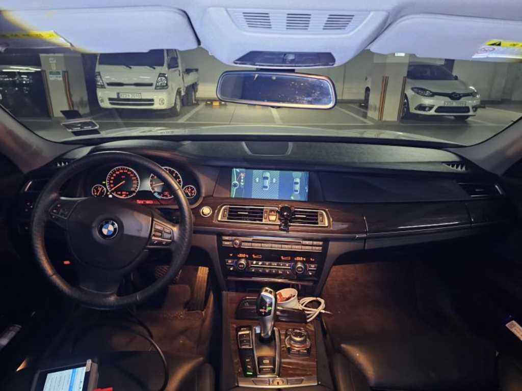 BMW 7 Series - Vista 5