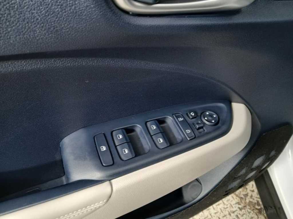 HYUNDAI Venue - Vista 10