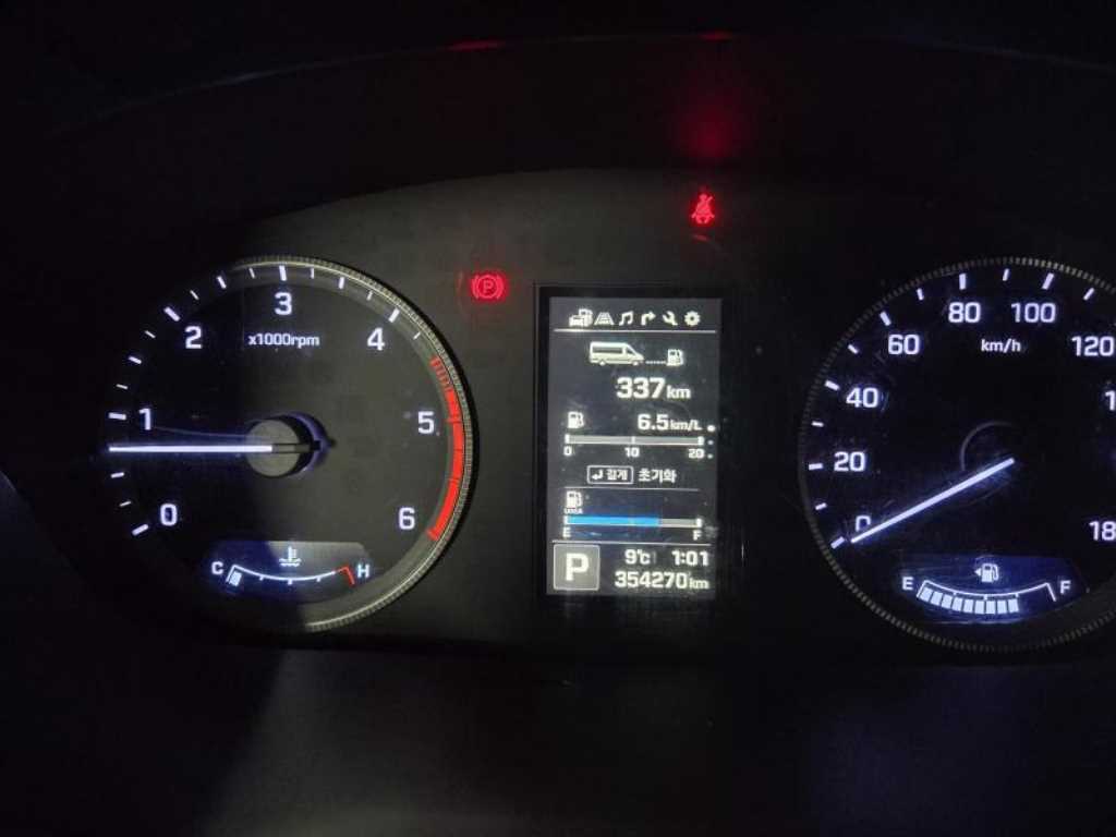 HYUNDAI Solati - Vista 5