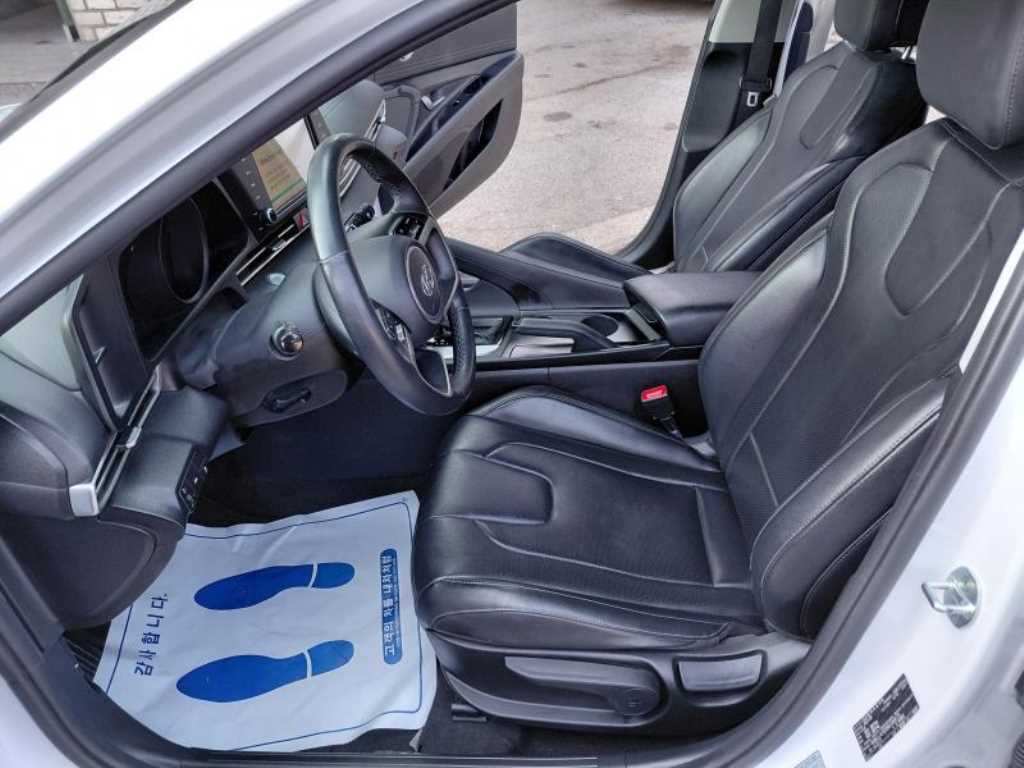 HYUNDAI Avante - Vista 11