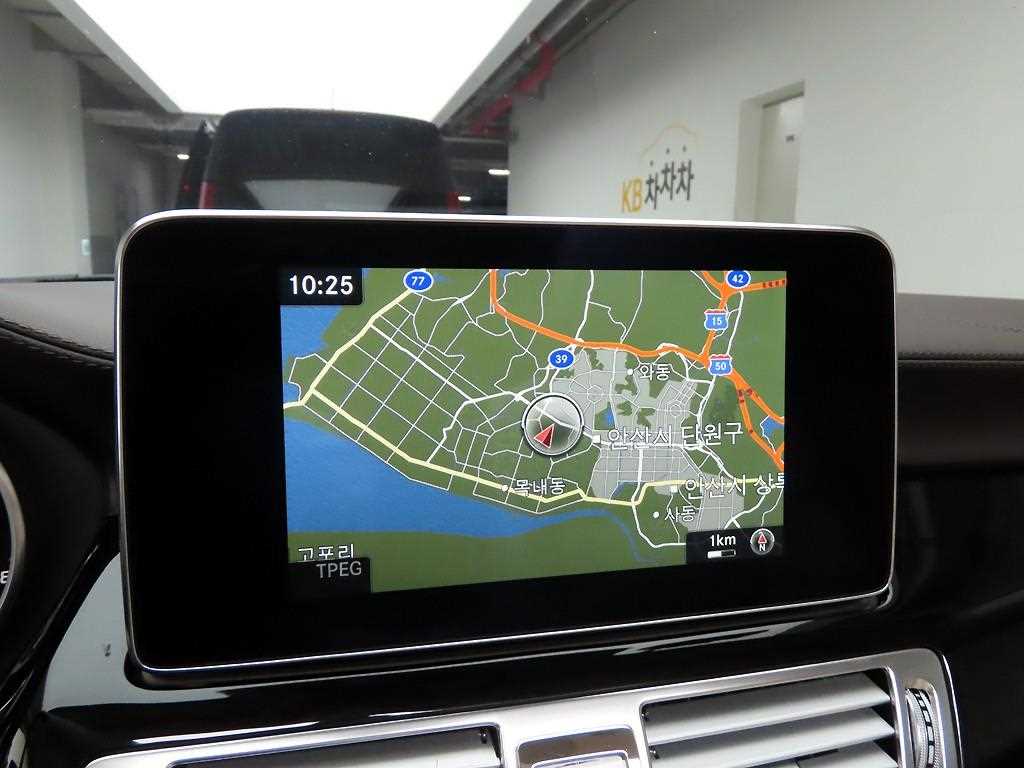 Mercedes Benz CLS Class - Vista 8