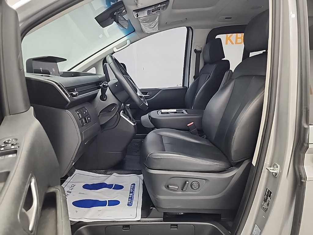 HYUNDAI Staria - Vista 11